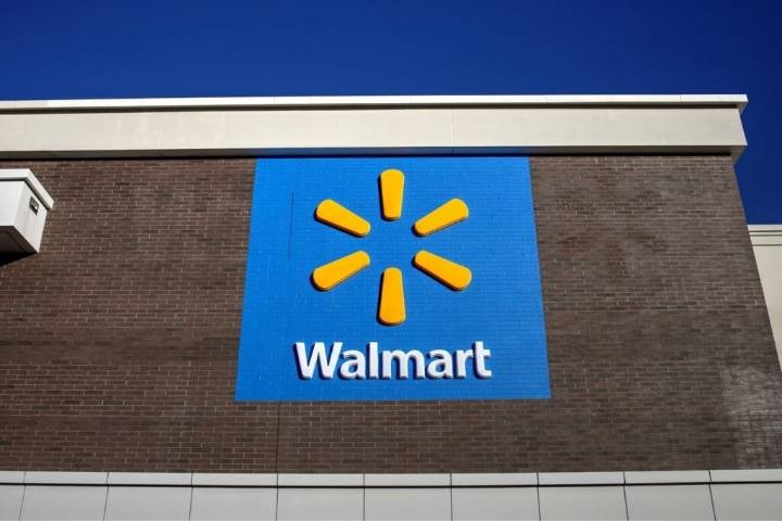 Acciones de Walmart caen antes de resultados mientras crece el interés por sus dividendos