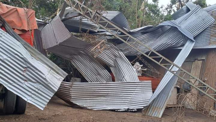 Una familia, el viento y la destrucción en un mismo lugar