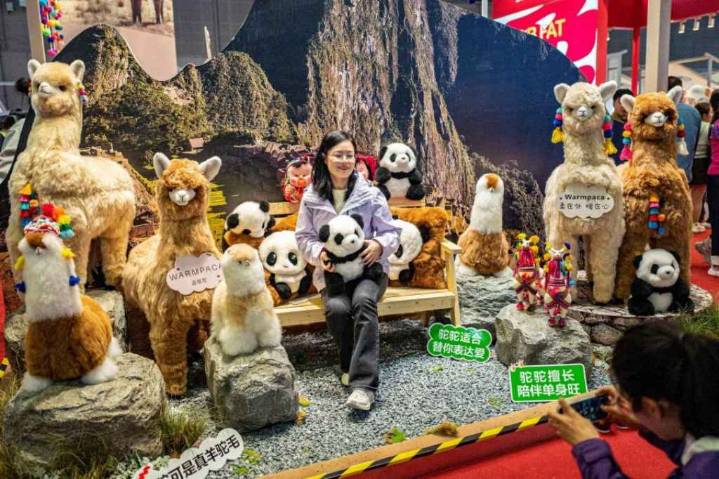 Historia de la CIIE: productos peruanos de alpaca en China (+Foto)