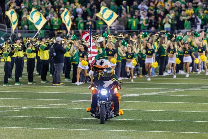 No. 7 Oregon Ducks vs. No. 15 USC Trojans: Live updates today