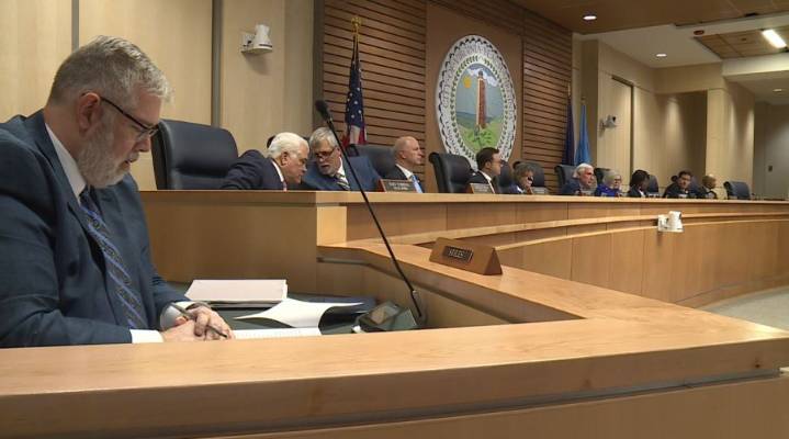 Voters appear to side with keeping 10-1 voting system in Virginia Beach