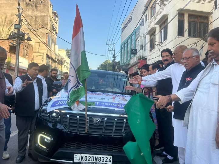 Karra flags off vehicle carrying signatures against ‘Vote Chori’ from J&K to Delhi
