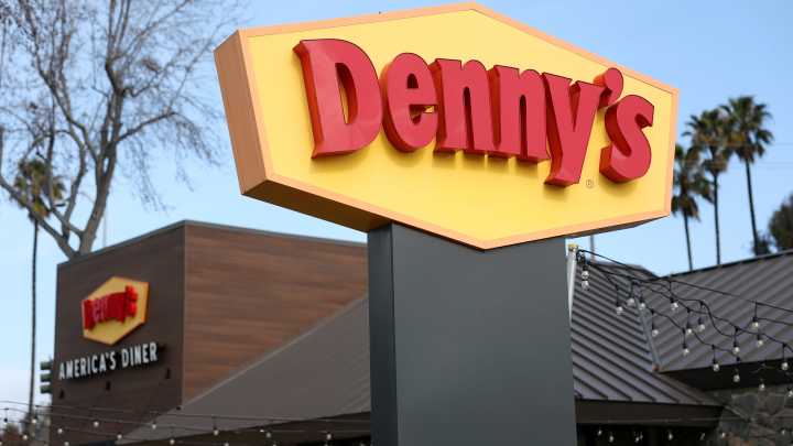 Denny's to sell company to private equity company