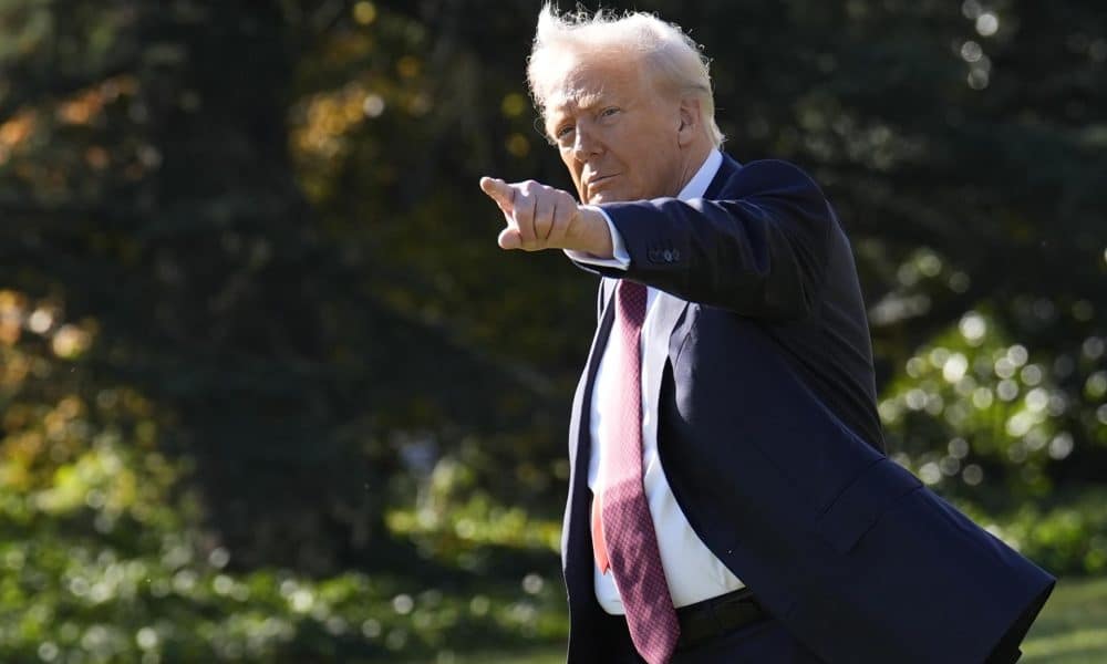 Trump amenaza con reducir el sueldo a los controladores aéreos ausentes por cierre federal