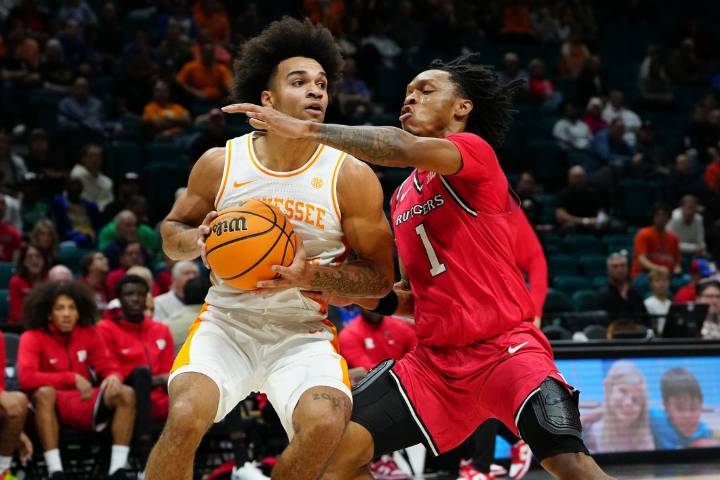 Deadspin | No. 17 Tennessee routs Rutgers in Player's Era opener