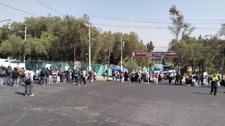 "Están encarcelando estudiantes": alumnos del IPN exigen liberar a compañeros detenidos en marcha de la Generación Z