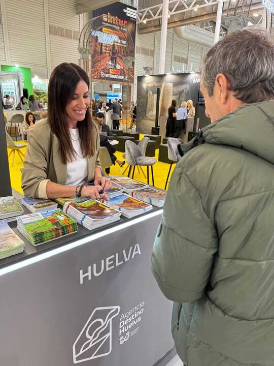 La provincia de Huelva muestra sus "encantos turísticos" en sendas acciones en Castilla y León