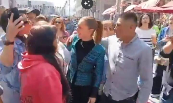 Claudia Sheinbaum es víctima de acoso afuera de Palacio Nacional