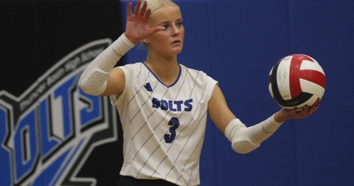 Bolts qualify for state volleyball tournament, Camels' season comes to an end