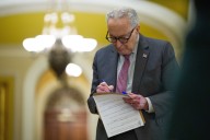 El acuerdo para abrir el Gobierno divide a los demócratas y reduce su capacidad de presión