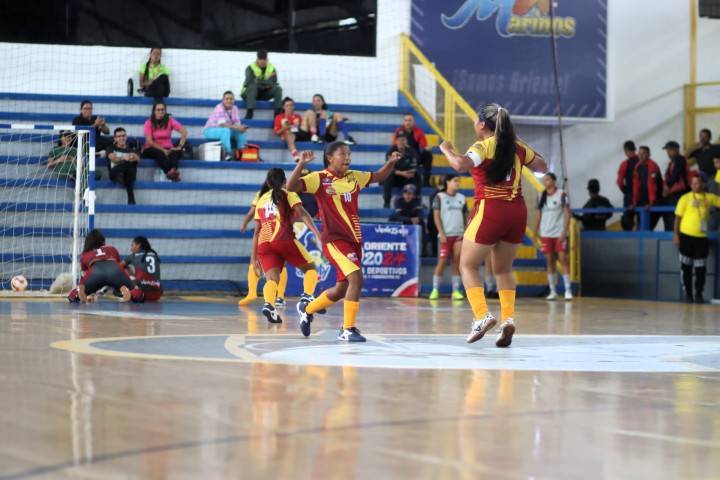 ¡Vamos Delta, vamos Delta! Las chicas del futsal van por la de bronce