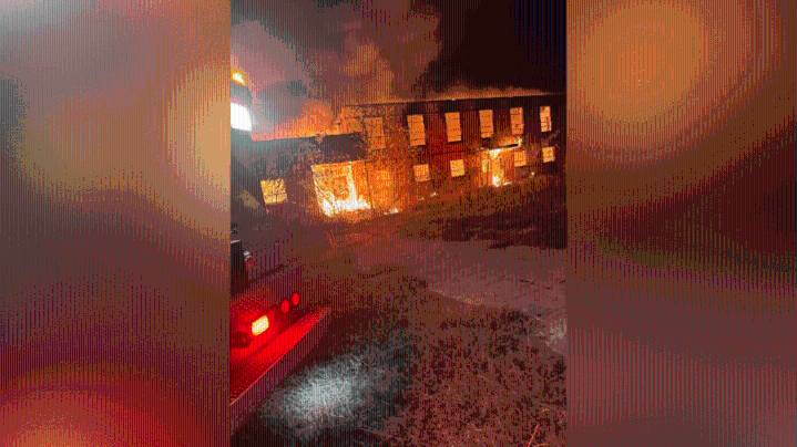 Fire engulfs abandoned Beckville building