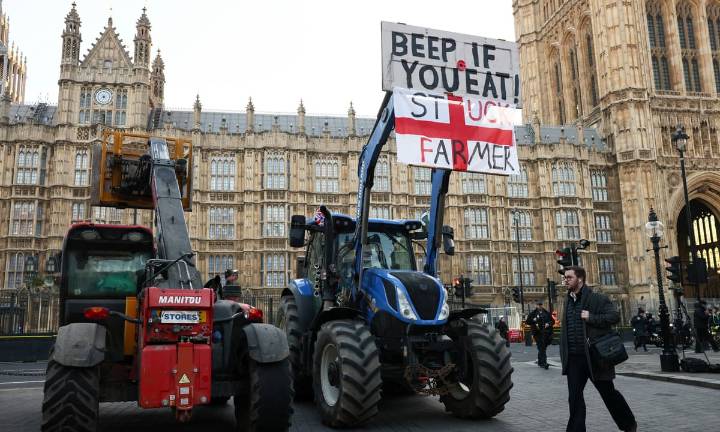 Tractors descend on London for Budget day protest despite police ban