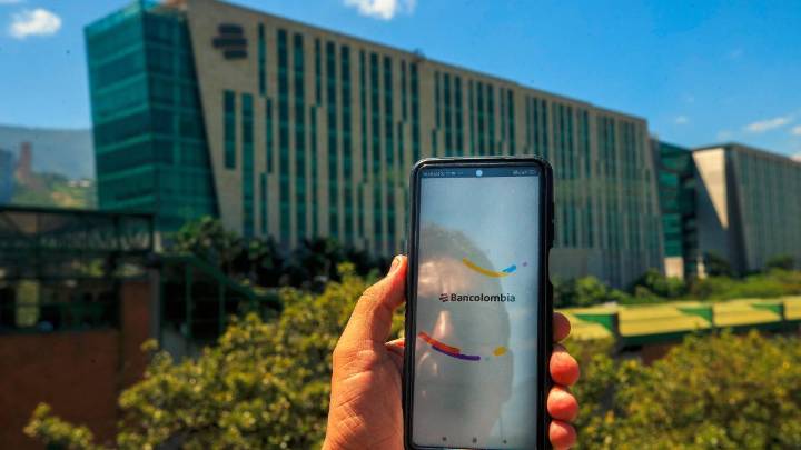 Sancionan a Bancolombia con millonaria multa por fallas que el año pasado duraron tres días