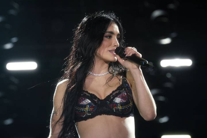 "Fue duro". Lali se sincera sobre el tuit contra Milei, sus inicios con Cris Morena y su nuevo documental en Netflix