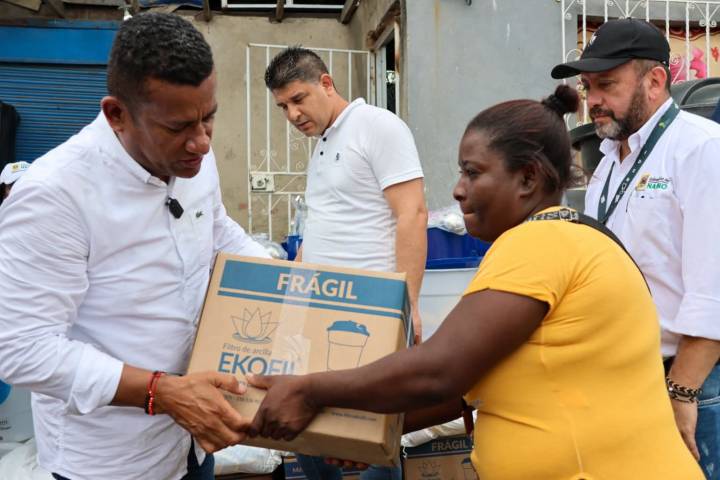 Gobierno departamental entregó ayudas humanitarias por incendio a familias damnificadas en el Distrito de Tumaco