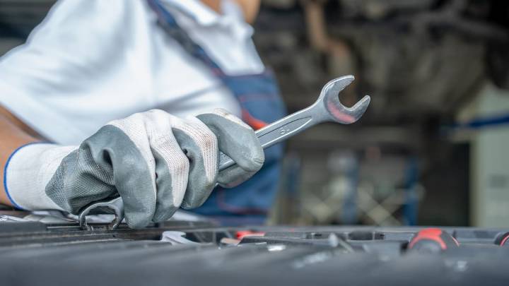 Un mecánico de coches revela de las 7 señales que te indican que debes cambiar de taller lo antes posible