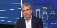 Luis Caputo ratificó las bandas cambiarias: “Andá a dormir tranquilo, con el dólar no va a pasar nada”