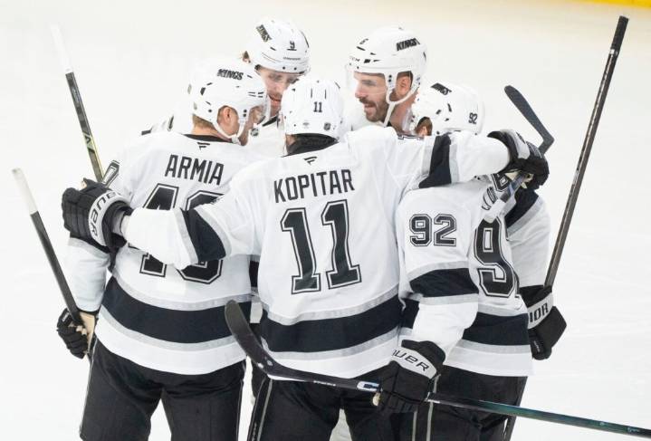 Kings remain hot on the road, rout Canadiens