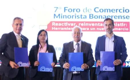 Petrecca firmó un convenio para la conversión de calle Rivadavia en un Centro Comercial Abierto