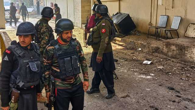 Suicide bombers strike northwestern Pakistan