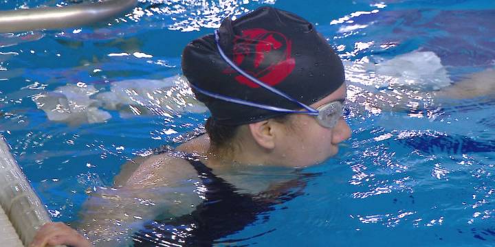 Manitowoc Lincoln swimmer overcomes visual impairment to help Ships
