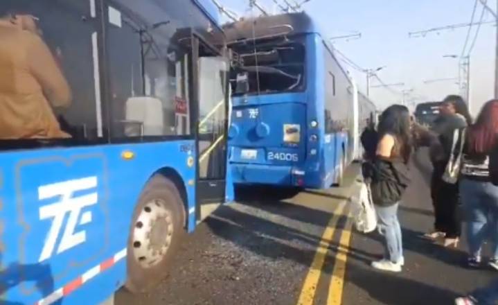 Choque de trolebús elevado deja 26 heridos en Santa Marta