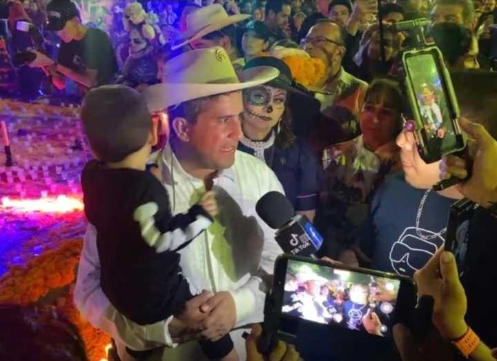 Asesinan al alcalde de Uruapan, Carlos Manzo, durante el Festival de Velas