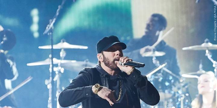 Eminem makes surprise appearance with Jack White during Thanksgiving halftime show