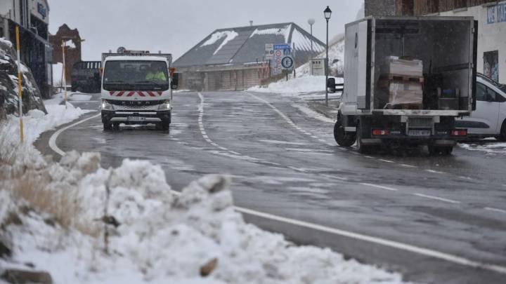 La nieve cubre el Pirineo aragonés sin causar problemas de tráfico