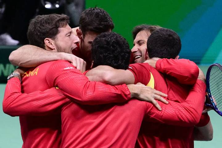 Copa Davis: El cántico de Mar del Plata, las vacaciones de Carreño y la orden de Ferrer: las claves de la gesta de la "España del pueblo" en la Davis