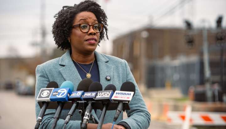 U.S. Rep. Lauren Underwood tours Broadview ICE facility and warns deportation blitz isn't over