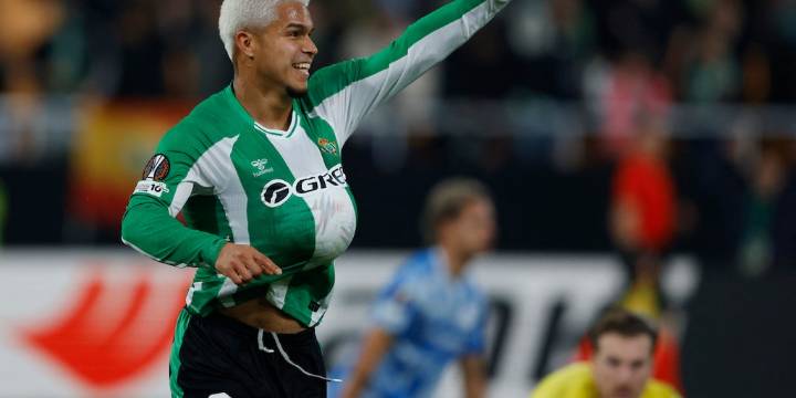 Cucho Hernández pide espacio en la selección Colombia: marcó gol con el Betis en la Europa League