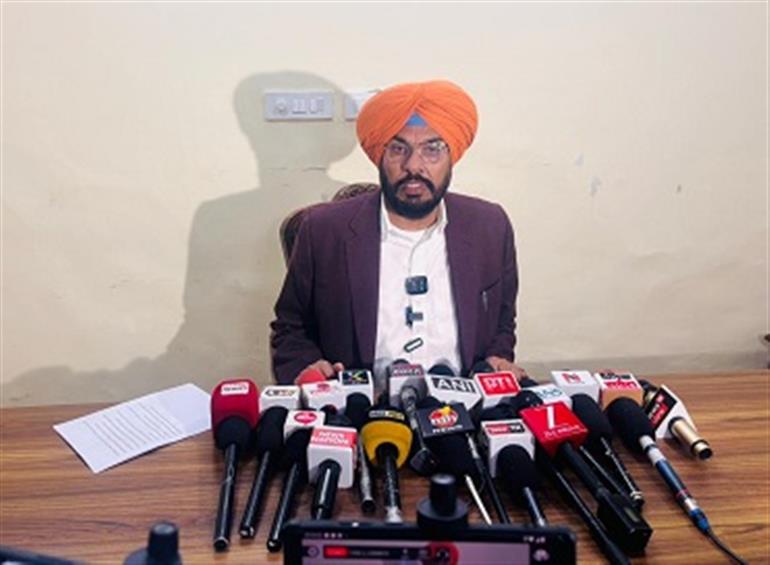 Before questioning AAP, Jai Inder Kaur should first question her father sitting at Siswan Farm: Kuldeep Dhaliwal