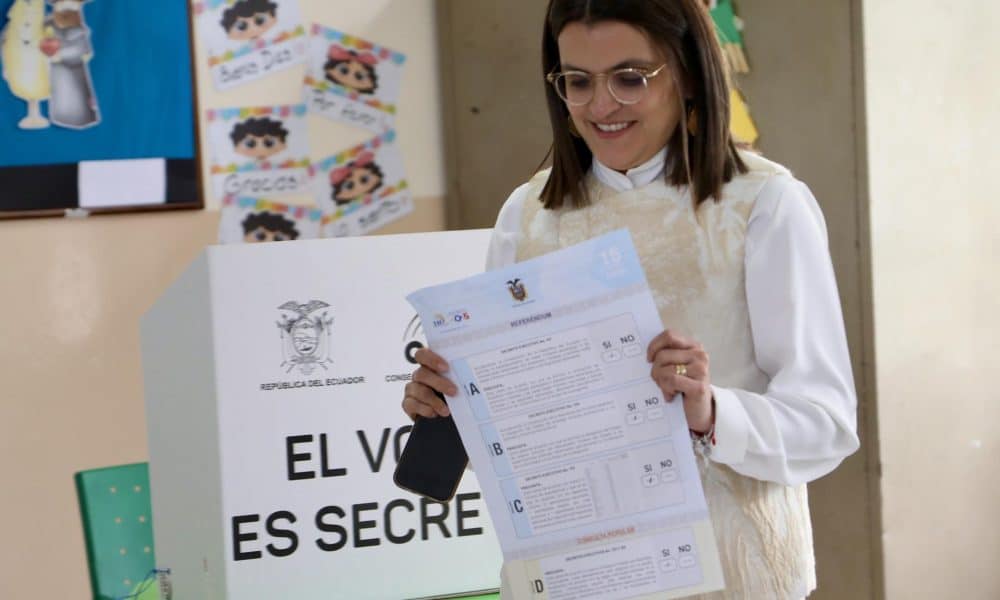 Comienza referéndum en Ecuador sobre Asamblea Constituyente y bases militares extranjeras