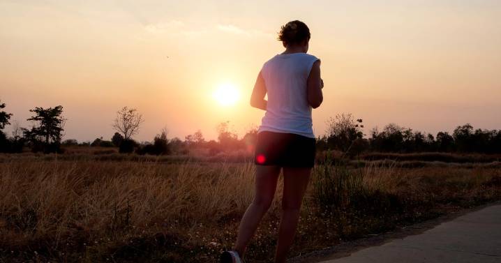 Get £25 smartwatch that's 'perfect for counting steps' with 'tremendous' battery for £5