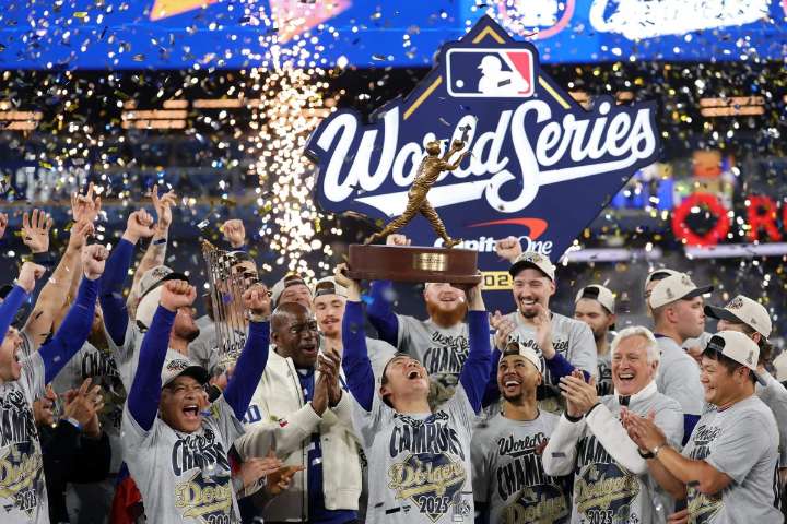 What's it like to call an all-time World Series Game 7? Joe Davis knows