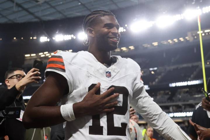 Shedeur Sanders throws first TD, wins in first Browns start