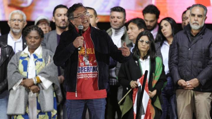 Bombardeos a disidencias de exFARC dejan siete menores muertos, dicen autoridades colombianas