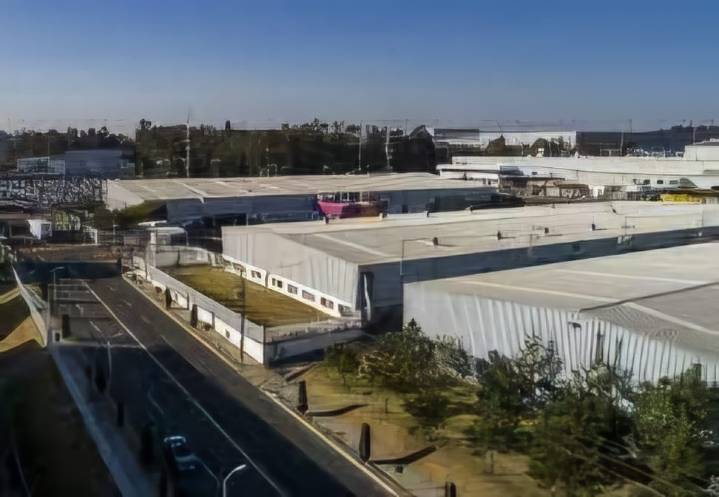 Omar Muñoz sostiene diálogo con empresarios para transparentar cobros municipales