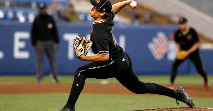 Dodgers trade Robinson Ortiz to Mariners for Tyler Gough