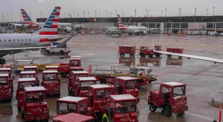 Cancela EU 1,500 vuelos por cierre de gobierno; empeoraría por nevadas