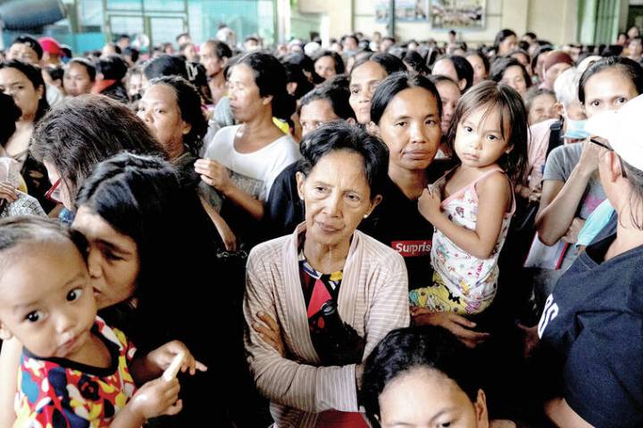 Super Typhoon Fung-wong slams into Philippines, two dead