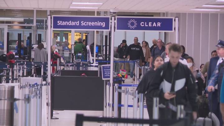 'It's tough' | Houston travelers face major airport delays as shutdown drags on
