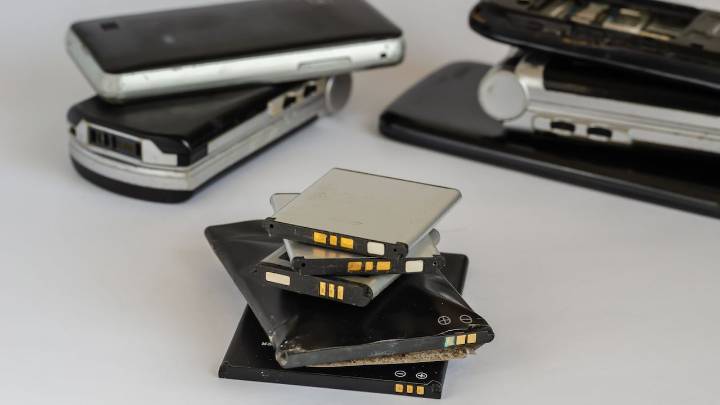 ¿Se está hinchando la batería de su celular? Por qué pasa esto y qué hacer para evitar daños costosos