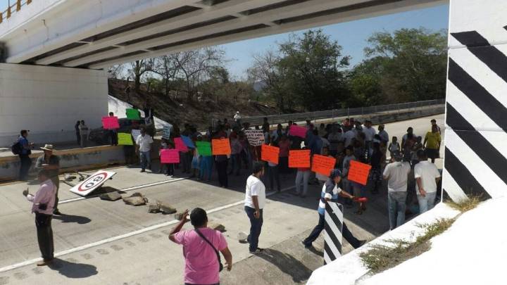 Segob condiciona a transportistas y campesinos: si no levantan los bloqueos carreteros “no hay diálogo”, denuncian líderes