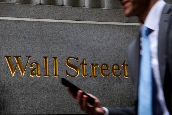 Wall Street rallies on AI and interest rate hopes