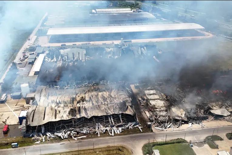 Incendio en Ezeiza: una hipótesis sobre el origen del fuego y "una advertencia ignorada"