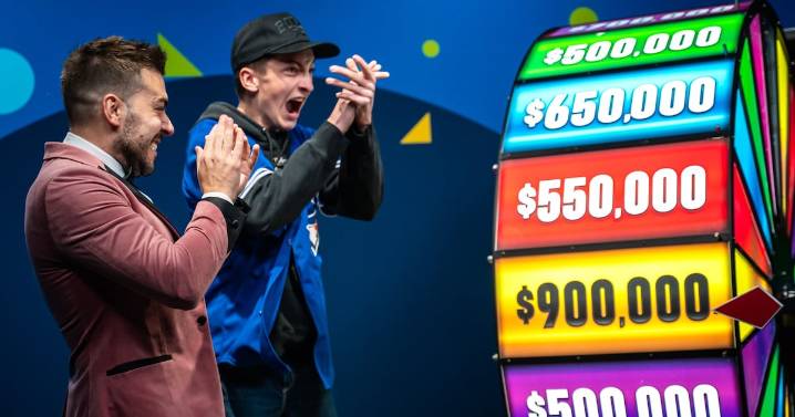 Ontario 18-year-old celebrates $900K lottery win