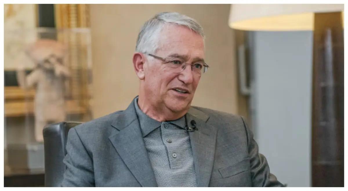 Salinas Pliego acusa persecución política y exige claridad sobre sus adeudos fiscales